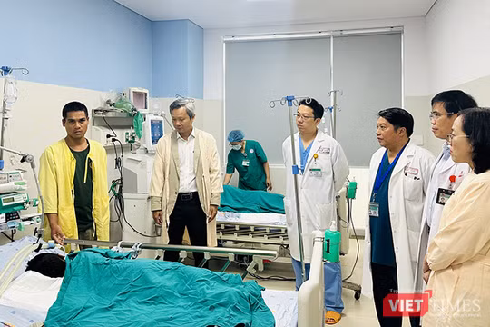 Một bệnh nhân nhi đang được điều trị tích cực tại Bệnh viện Phụ sản - Nhi Đà Nẵng do ngộ độc sau khi ăn cá ủ chua.