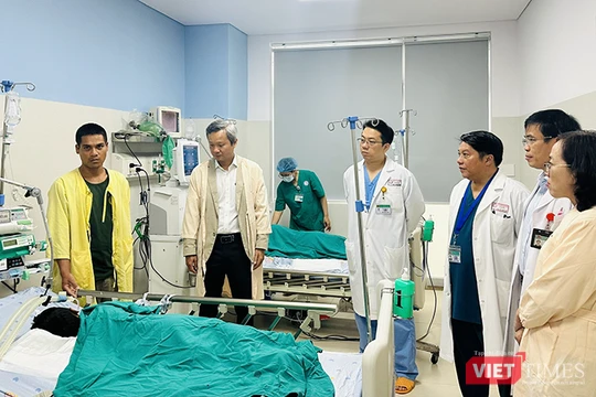 Một bệnh nhân nhi đang được điều trị tích cực tại Bệnh viện Phụ sản - Nhi Đà Nẵng do ngộ độc sau khi ăn cá ủ chua.