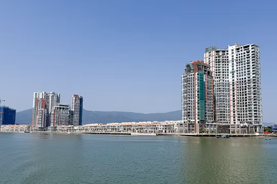 Một góc đô thị ven sông Hàn, TP Đà Nẵng.