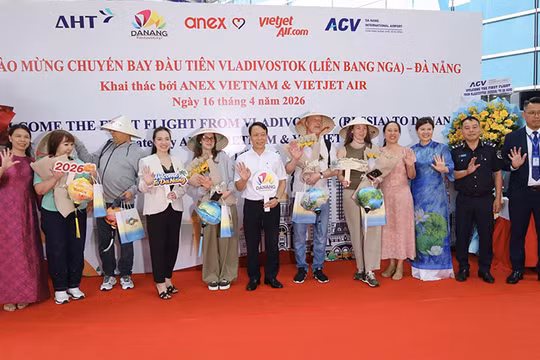 Lễ đón chuyến bay đầu tiên từ thị trường Nga đến Đà Nẵng được tổ chức tại sảnh đến Nhà ga quốc tế T2 – Sân bay quốc tế Đà Nẵng.