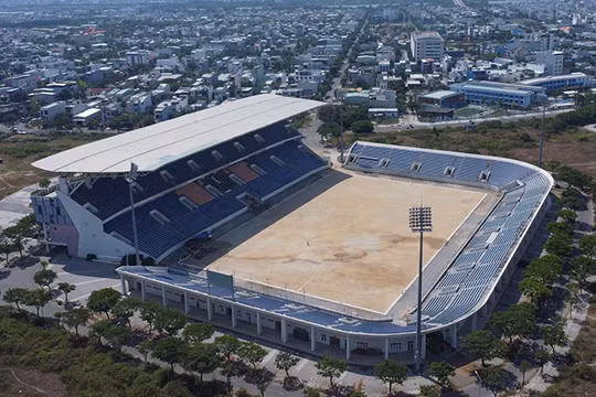 Sân vận động Hoà Xuân được đổi tên thành sân vận động Chi Lăng.