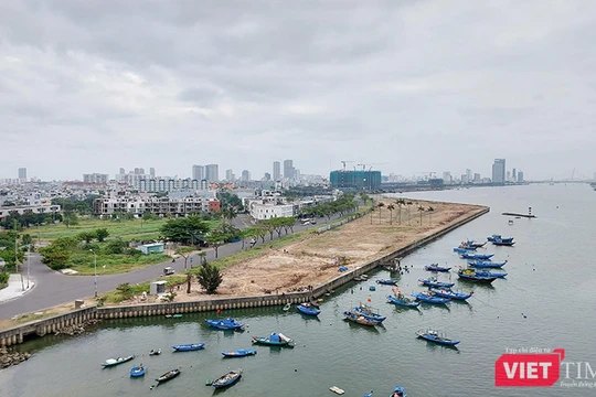Dự án bất động sản và bến du thuyền Đà Nẵng (Marina Complex) bên sông Hàn.