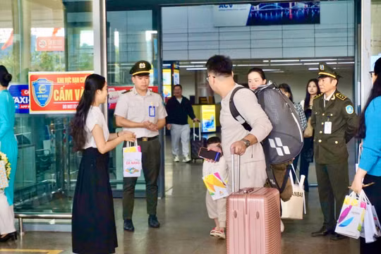 UBND TP Đà Nẵng đề nghị Công an cửa khẩu Cảng hàng không quốc tế Đà Nẵng rà soát, bố trí nhân lực, mở tối đa các quầy làm thủ tục để giảm thời gian làm thủ tục xuất, nhập cảnh.