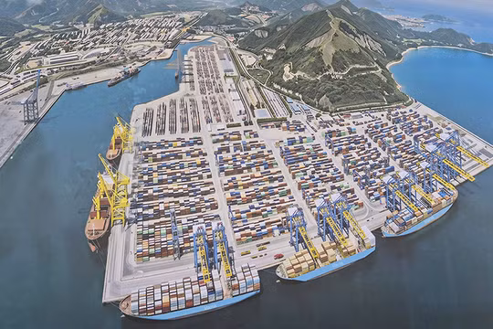 Phối cảnh dự án Đầu tư xây dựng tổng thể Bến cảng container Liên Chiểu có tổng mức đầu tư dự kiến là 45.268 tỷ đồng, do nhà đầu tư Liên danh Công ty Cổ phần Tập đoàn Hateco - Công ty TNHH Cảng biển Hateco - APM Terminals B.V. (Hà Lan) thực hiện.