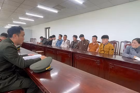 Các đối tượng tại cơ quan công an.