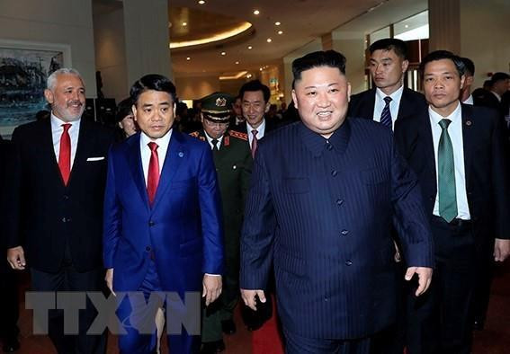 Chủ tịch UBND Thành phố Hà Nội Nguyễn Đức Chung đón Chủ tịch Triều Tiên Kim Jong-un, tại khách sạn Melia (Ảnh: TTXVN)