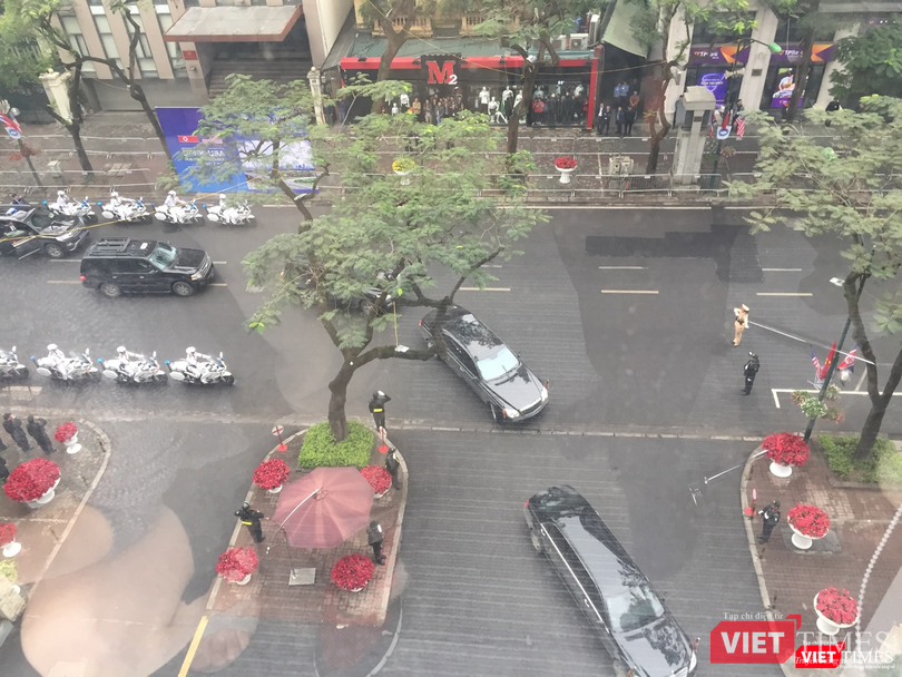 Đoàn xe về tới Khách sạn Melia Hà Nội (Ảnh: CVT)