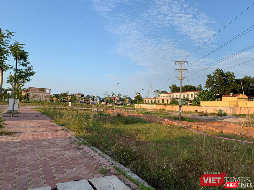 Được biết, dự án Kosy Cầu Gồ có tổng mức đầu tư 93,45 tỷ đồng là một trong những dự án bất động sản có quy mô đầu tư khiêm tốn nhất mà KOS đang triển khai (Ảnh chụp bên trong dự án vào tháng 10/2019) Được biết, dự án Kosy Cầu Gồ có tổng mức đầu tư 93,45 tỷ đồng là một trong những dự án bất động sản có quy mô đầu tư khiêm tốn nhất mà KOS đang triển khai (Ảnh chụp bên trong dự án vào tháng 10/2019)