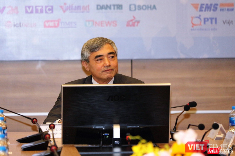 Chủ tịch Hội truyền thông số Việt Nam (VDCA) Nguyễn Minh Hồng chủ trì buổi họp báo