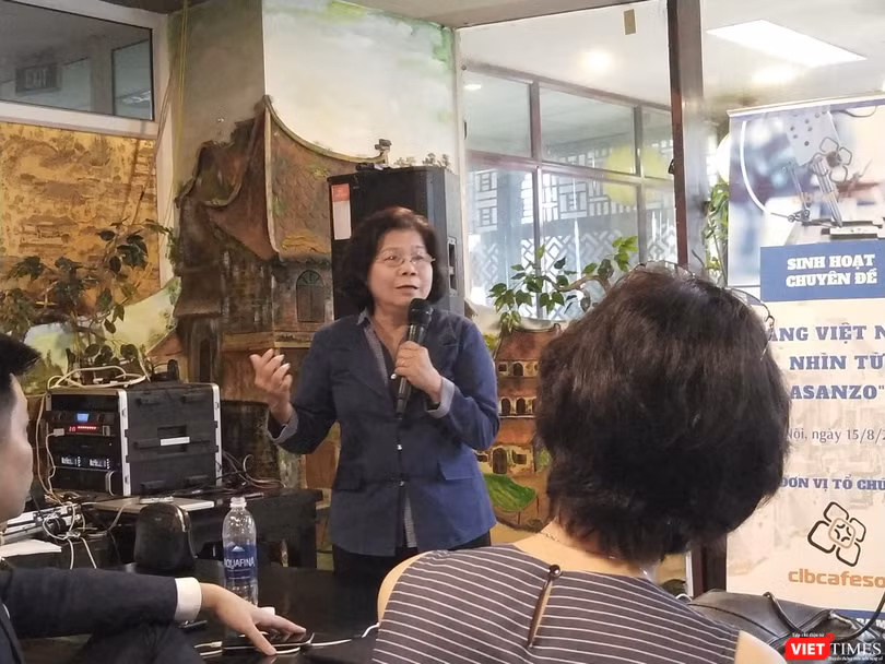 Bà Vũ Kim Hạnh - Chủ tịch Hội doanh nghiệp hàng Việt Nam chất lượng cao. Bà Vũ Kim Hạnh - Chủ tịch Hội doanh nghiệp hàng Việt Nam chất lượng cao.