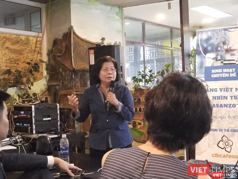 Bà Vũ Kim Hạnh - Chủ tịch Hội doanh nghiệp hàng Việt Nam chất lượng cao. Bà Vũ Kim Hạnh - Chủ tịch Hội doanh nghiệp hàng Việt Nam chất lượng cao.