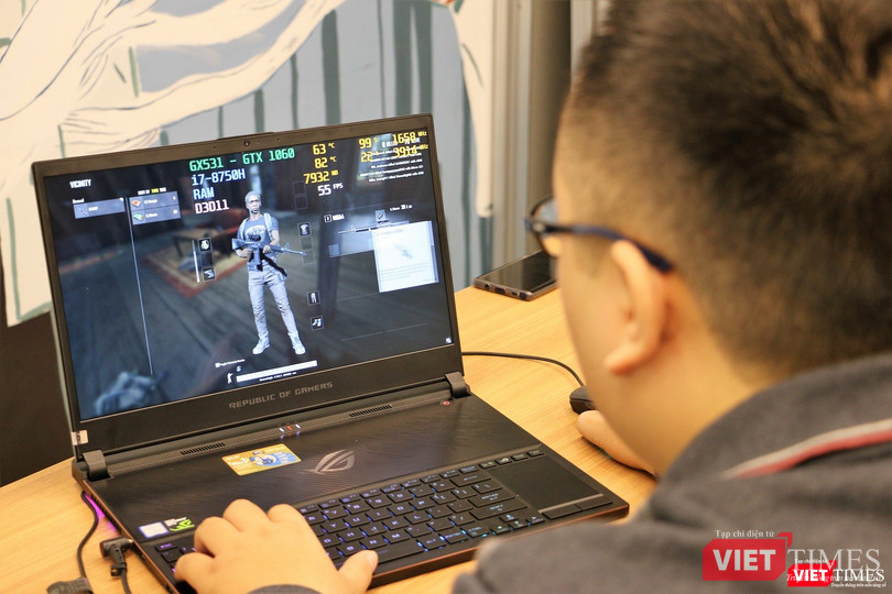 ROG Zephyrus S đạt mức 55 fps khi chơi PUBG ở mức thiết lập cao nhất.