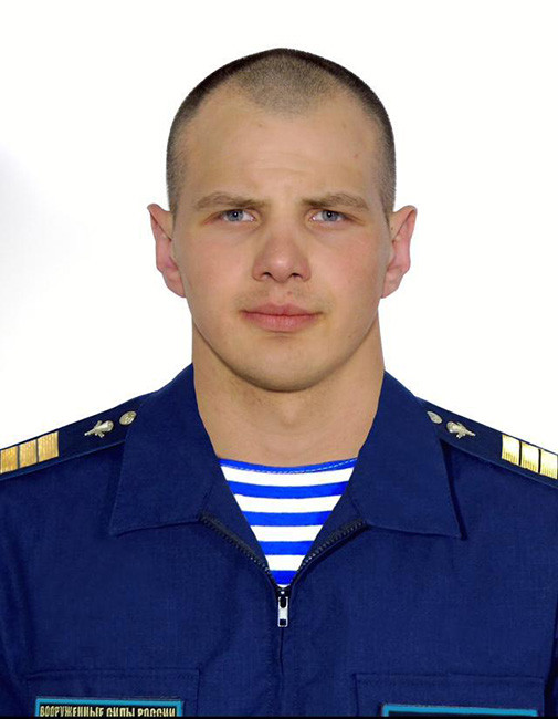 Trung sĩ đặc nhiệm Đổ bộ đường không Maxim Pletnev. Ảnh chân dung: cổng thông tin chính quyền địa phương Tikhoretsk Trung sĩ đặc nhiệm Đổ bộ đường không Maxim Pletnev. Ảnh chân dung: cổng thông tin chính quyền địa phương Tikhoretsk