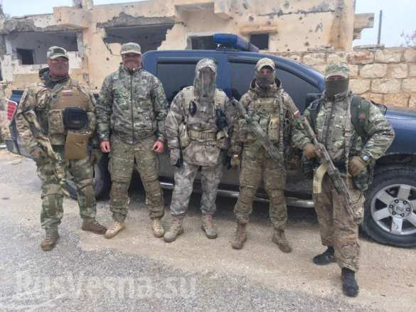 Lính đánh thuê công ty Vega Nga huấn luyện quân tình nguyện Syria chống khủng bố. Ảnh Rusvesna