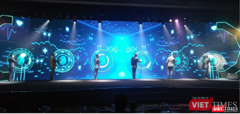 Đại diện OPES và các đối tác thực hiện "bấm nút" ra mắt OPES (Ảnh: P.D)