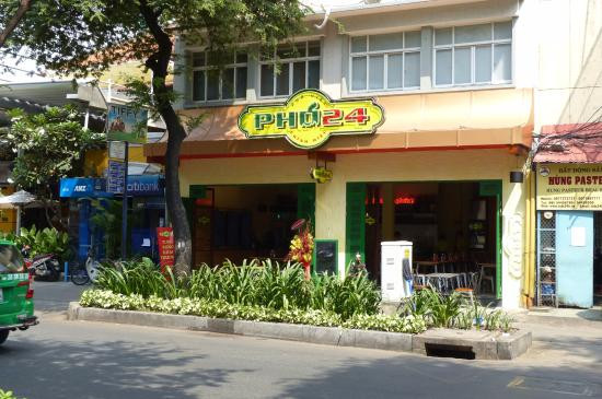 Phở 24 tiếp tục lớn mạnh – nhưng nhà sáng lập đã phải dừng cuộc chơi từ sớm. (Ảnh: Internet)