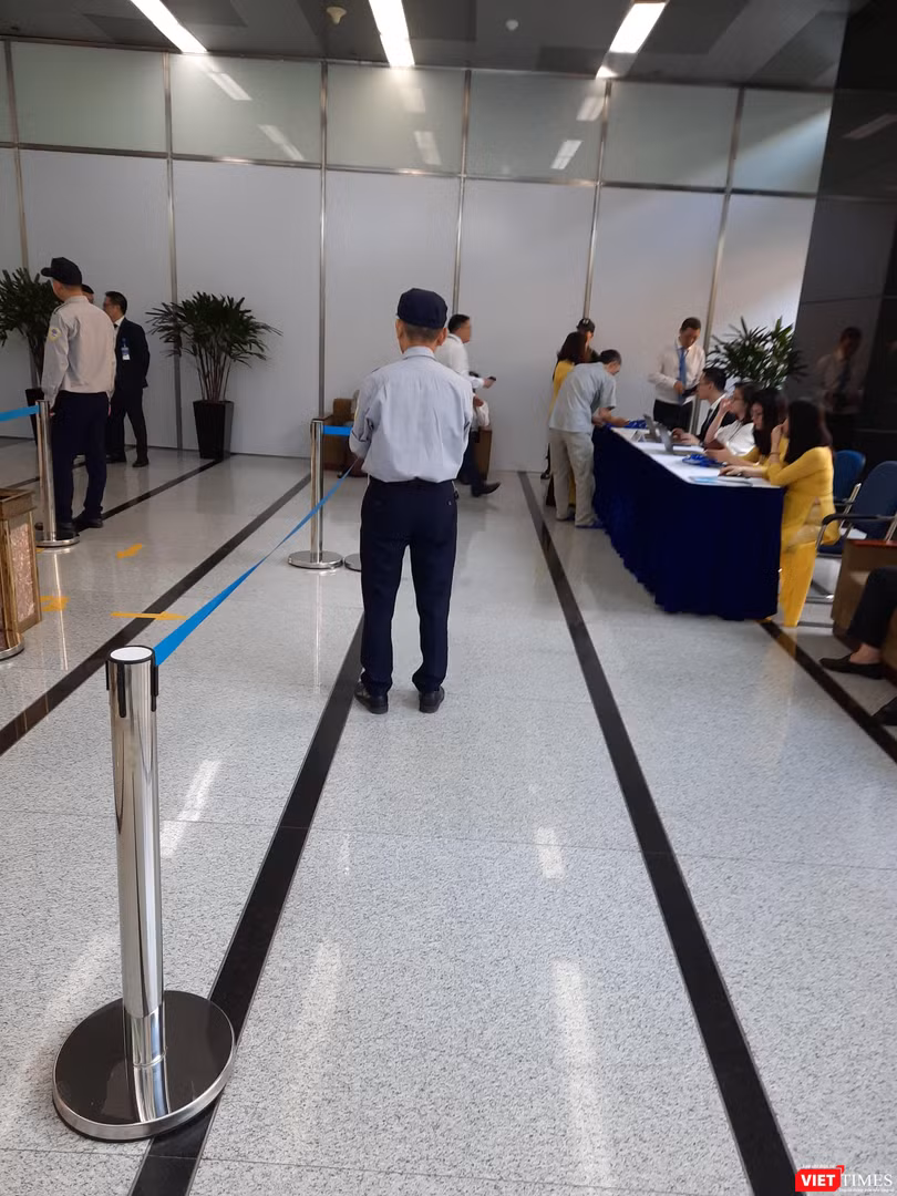 Phiên họp ĐHĐCĐ thường niên năm 2020 của Vinaconex diễn ra trong bối cảnh an ninh 