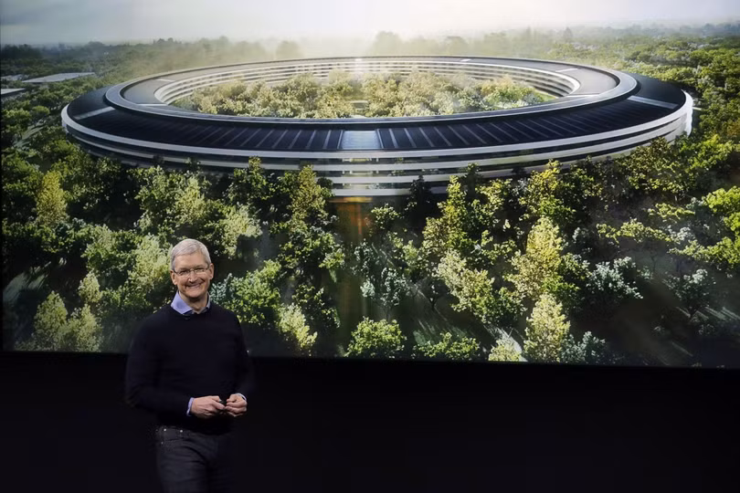 CEO Apple Tim Cook công bố kế hoạch xây dựng trụ sở mới hồi năm 2016. Ảnh: CBS News