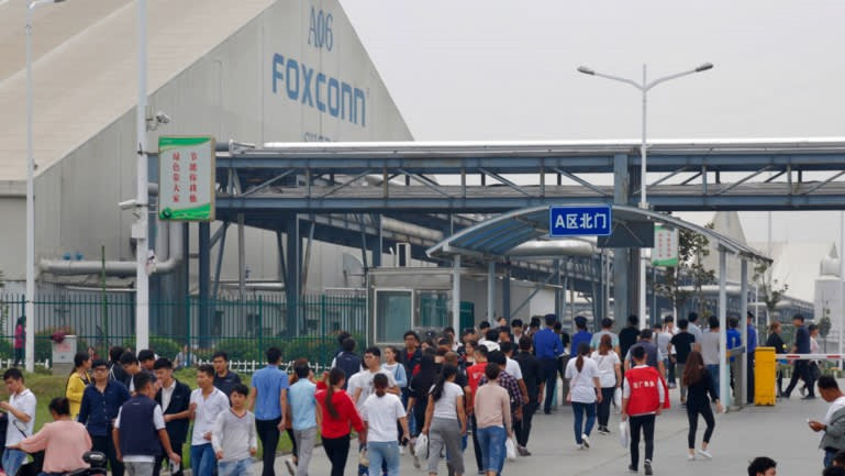 Nhà máy gia công cho Apple của Foxconn tại Trịnh Châu nhận được sự ưu ái lớn từ chính quyền địa phương. Ảnh: AP