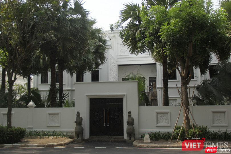 Một lối vào "lâu đài" TajmaSago. (Ảnh: Trường Minh)