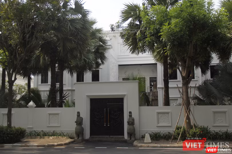 Một lối vào "lâu đài" TajmaSago. (Ảnh: Trường Minh)