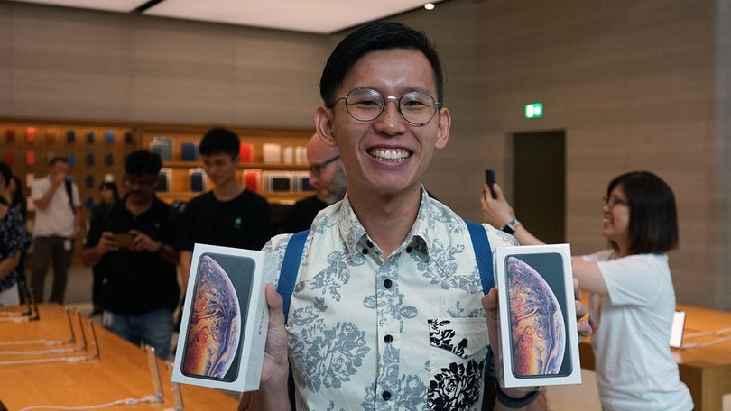 Daniel Lim, sinh viên người Singapore là người đầu tiên sở hữu iPhone Xs tại Đông Nam Á. Ảnh: CNET