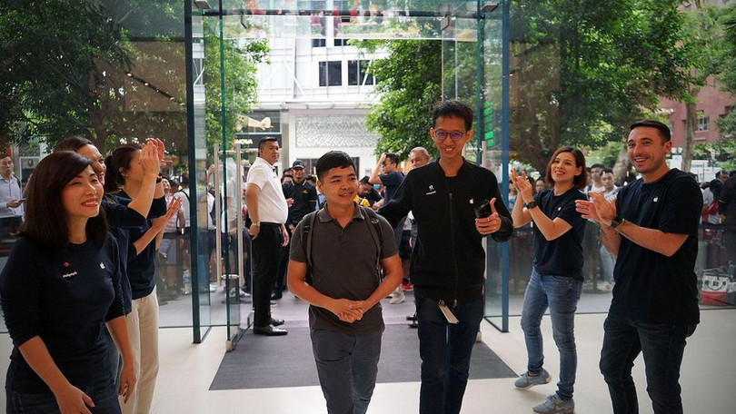 Bên trong Apple Store tại Singapore. Ảnh: CNET