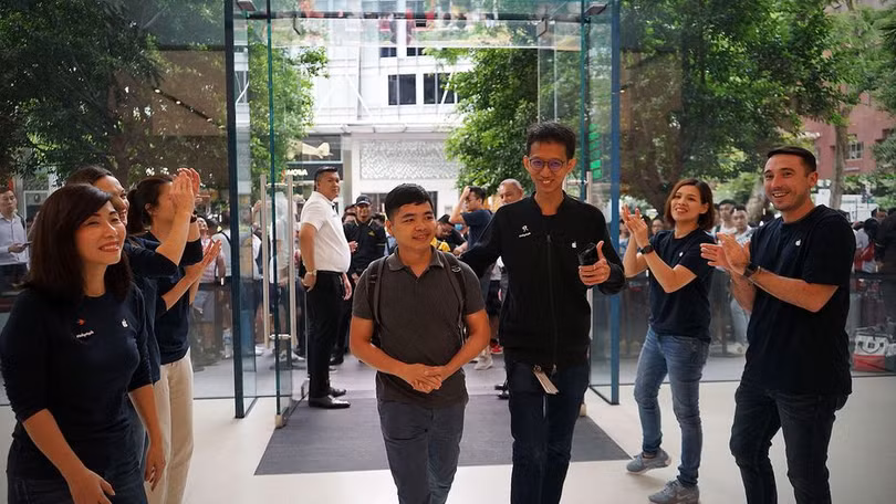 Bên trong Apple Store tại Singapore. Ảnh: CNET