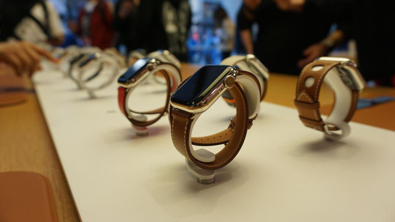 Apple Watch Series 4 đẹp lung linh trên kệ. Ảnh: CNET