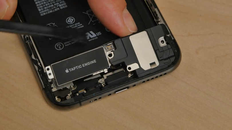 Cảm biến Taptic Engine giúp tăng độ nhạy cho màn hình cảm ứng trên iPhone. Ảnh: Fixjeit