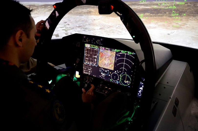 Khoang buồng lái máy bay chiến đấu F-15X. Ảnh The Drive