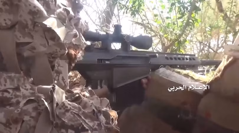 Súng bắn tỉa hiện đại Barrett M82, do Houthi chu chiến lợi phẩm và sử dụng tấn công liên minh quân sự Ả rập Xê út. Ảnh tài khoản Yemen Observer