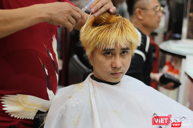 Trong khi kiểu đầu giống Tổng thống Mỹ Donald Trump cần trải qua nhiều công đoạn.