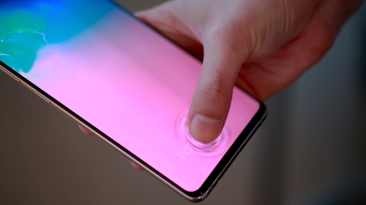 Galaxy S10. Ảnh: CNBC Galaxy S10. Ảnh: CNBC