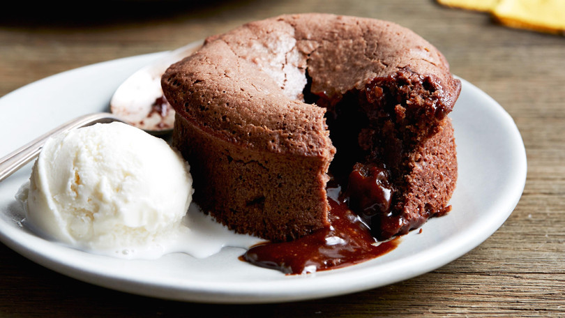 Bánh chocolate dung nham. Ảnh minh họa: Foodnetwork