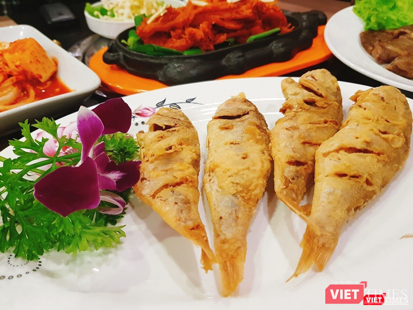 Một món cá sông nướng với nguyên liệu từ Triều Tiên. Thịt cá ngọt và ít xương dăm. Một món cá sông nướng với nguyên liệu từ Triều Tiên. Thịt cá ngọt và ít xương dăm.