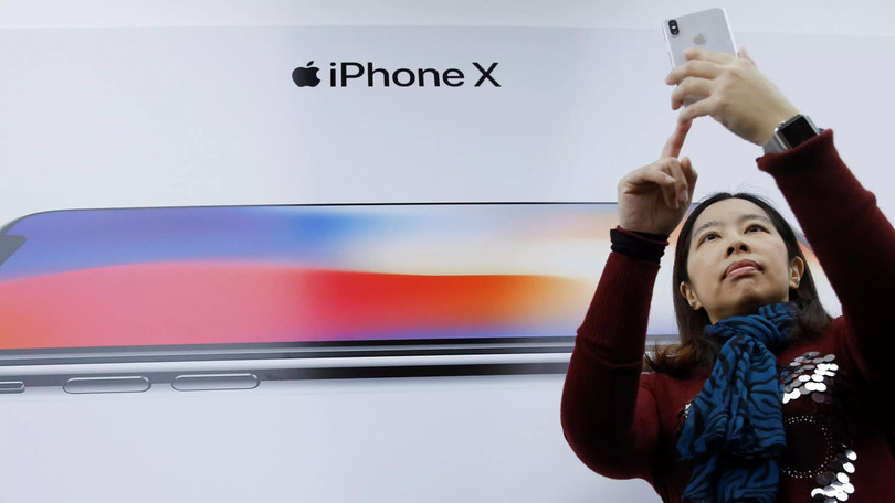 Các bản cập nhật iOS tại Nhật Bản cho phép tắt âm thanh chụp ảnh đều bị vá ngay sau đó. Ảnh: Nikkei Asia