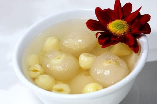 Chè hạt sen, nhãn và mộc nhĩ trắng. Ảnh minh họa: Monngonplus Chè hạt sen, nhãn và mộc nhĩ trắng. Ảnh minh họa: Monngonplus