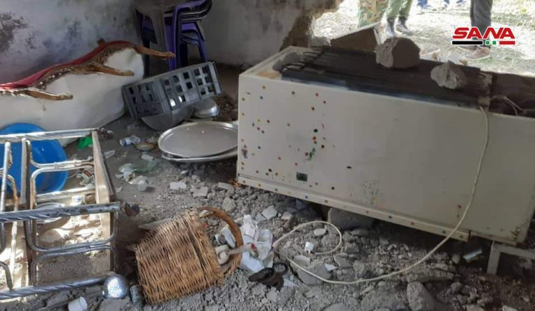 Các tên lửa Grad của thánh chiến đánh vào các thị trấn dân cư xung quanh căn cứ