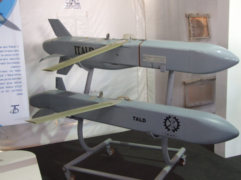 Tên lửa mục tiêu giả ADM-141A \ B TALD và ADM-141C ITALD của Israel. Ảnh South Front