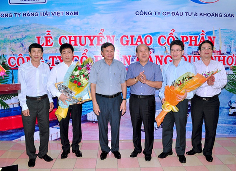 Ông Lê Hồng Thái (thứ 2 từ trái qua) tại buổi tiếp nhận cổ phần Cảng Quy Nhơn (Nguồn:Cảng Quy Nhơn) Ông Lê Hồng Thái (thứ 2 từ trái qua) tại buổi tiếp nhận cổ phần Cảng Quy Nhơn (Nguồn:Cảng Quy Nhơn)