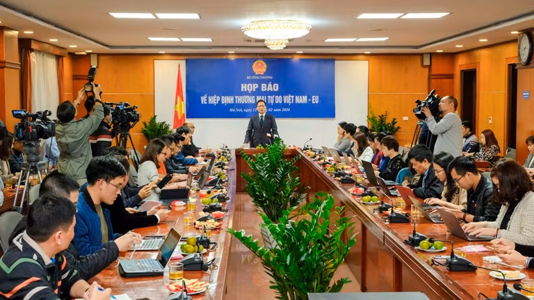 Bộ trưởng Trần Tuấn Anh chủ trì buổi họp báo của Bộ Công thương sau khi Nghị viện châu Âu chính thức phê chuẩn Hiệp định EVFTA (Nguồn: moit.gov.vn)