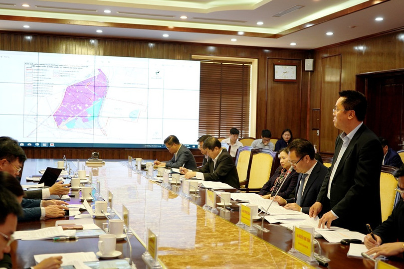 Đại diện Tập đoàn Thành Công báo cáo các dự án triển khai tại Quảng Ninh (Nguồn: quangninh.gov.vn) Đại diện Tập đoàn Thành Công báo cáo các dự án triển khai tại Quảng Ninh (Nguồn: quangninh.gov.vn)