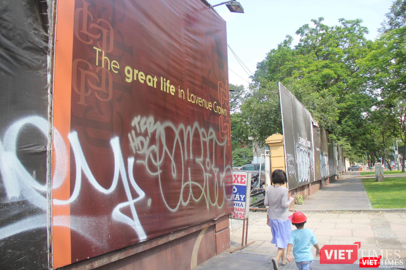 CTCP Đầu tư Lavenue hiện đang là chủ đầu tư dự án tại khu đất số 8-12 Lê Duẩn từ năm 2010 tới nay (Ảnh: Trường Minh) CTCP Đầu tư Lavenue hiện đang là chủ đầu tư dự án tại khu đất số 8-12 Lê Duẩn từ năm 2010 tới nay (Ảnh: Trường Minh)