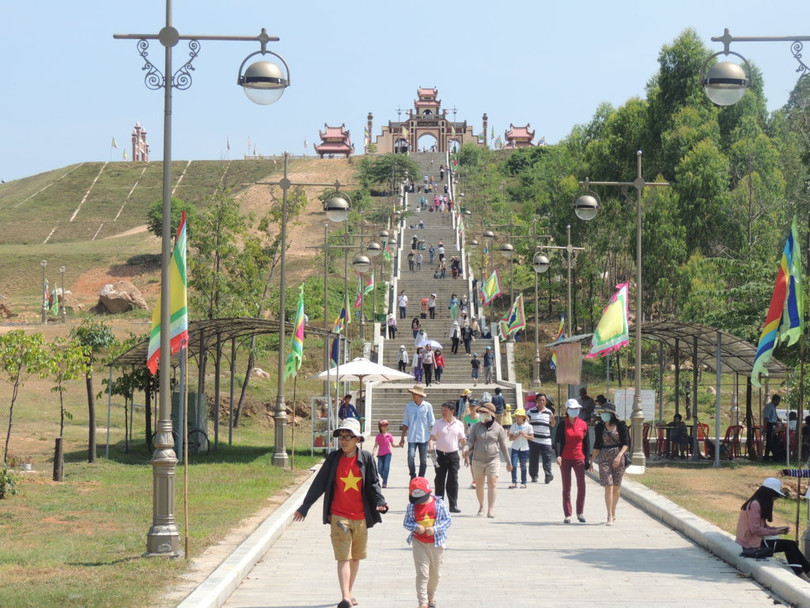 Quang cảnh Khu du lịch tâm linh Ấn Sơn trên đỉnh núi Ấn Sơn tại thôn Hòa Sơn, xã Bình Tường, huyện Tây Sơn, tỉnh Bình Định (Ảnh: tayson.binhdinh.gov.vn)