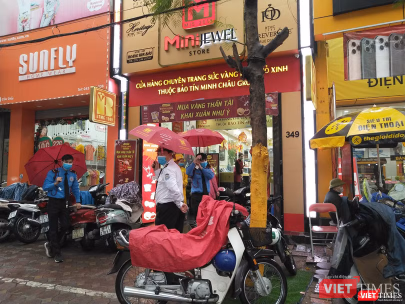 Một cửa hàng vàng thuộc hệ thống Bảo tín Minh Châu Một cửa hàng vàng thuộc hệ thống Bảo tín Minh Châu