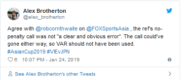 Tài khoản Alex Brotherton: Tôi đồng ý với quan điểm của BLV Fox Sport Asia, tình huống thổi phạt đền không phải là “một lỗi rõ ràng”. Tình huống này vẫn có thể quyết định theo một cách khác, vì vậy không nên sử dụng VAR. Tài khoản Alex Brotherton: Tôi đồng ý với quan điểm của BLV Fox Sport Asia, tình huống thổi phạt đền không phải là “một lỗi rõ ràng”. Tình huống này vẫn có thể quyết định theo một cách khác, vì vậy không nên sử dụng VAR.