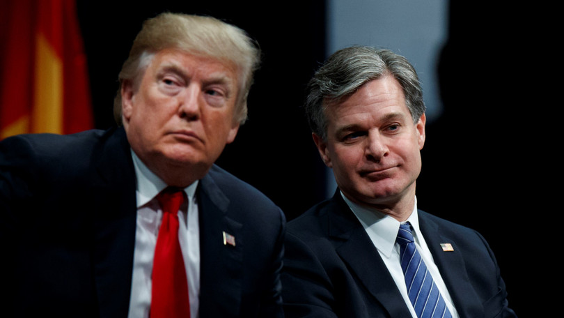 Giám đốc FBI Christopher Wray (bên phải) khẳng định sẽ sẽ không dung thứ cho các doanh nghiệp tham nhũng, vi phạm luật pháp và ngăn các công ty Mỹ phát triển. Ảnh: CNBC Giám đốc FBI Christopher Wray (bên phải) khẳng định sẽ sẽ không dung thứ cho các doanh nghiệp tham nhũng, vi phạm luật pháp và ngăn các công ty Mỹ phát triển. Ảnh: CNBC