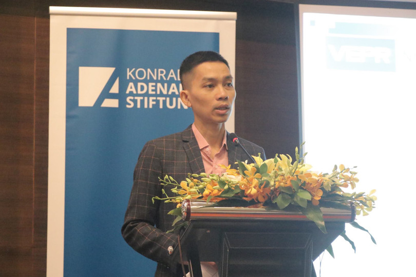 PGS.TS. Nguyễn Đức Thành trình bày nội dung Báo cáo Kinh tế Vĩ mô Quý III/2018 (Nguồn: VEPR) PGS.TS. Nguyễn Đức Thành trình bày nội dung Báo cáo Kinh tế Vĩ mô Quý III/2018 (Nguồn: VEPR)