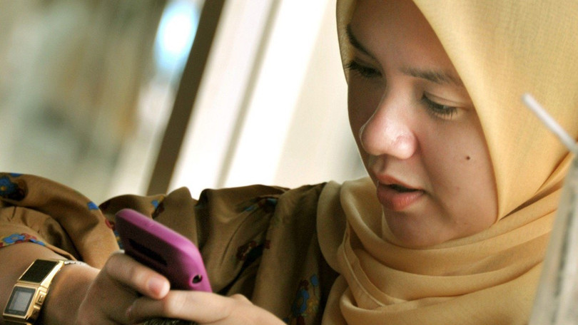 Indonesia có dân số 264 triệu người, trong đó 54 triệu người dùng Facebook. Đây cũng là quốc gia sử dụng Facebook nhiều thứ 4 thế giới. Ảnh: AFP